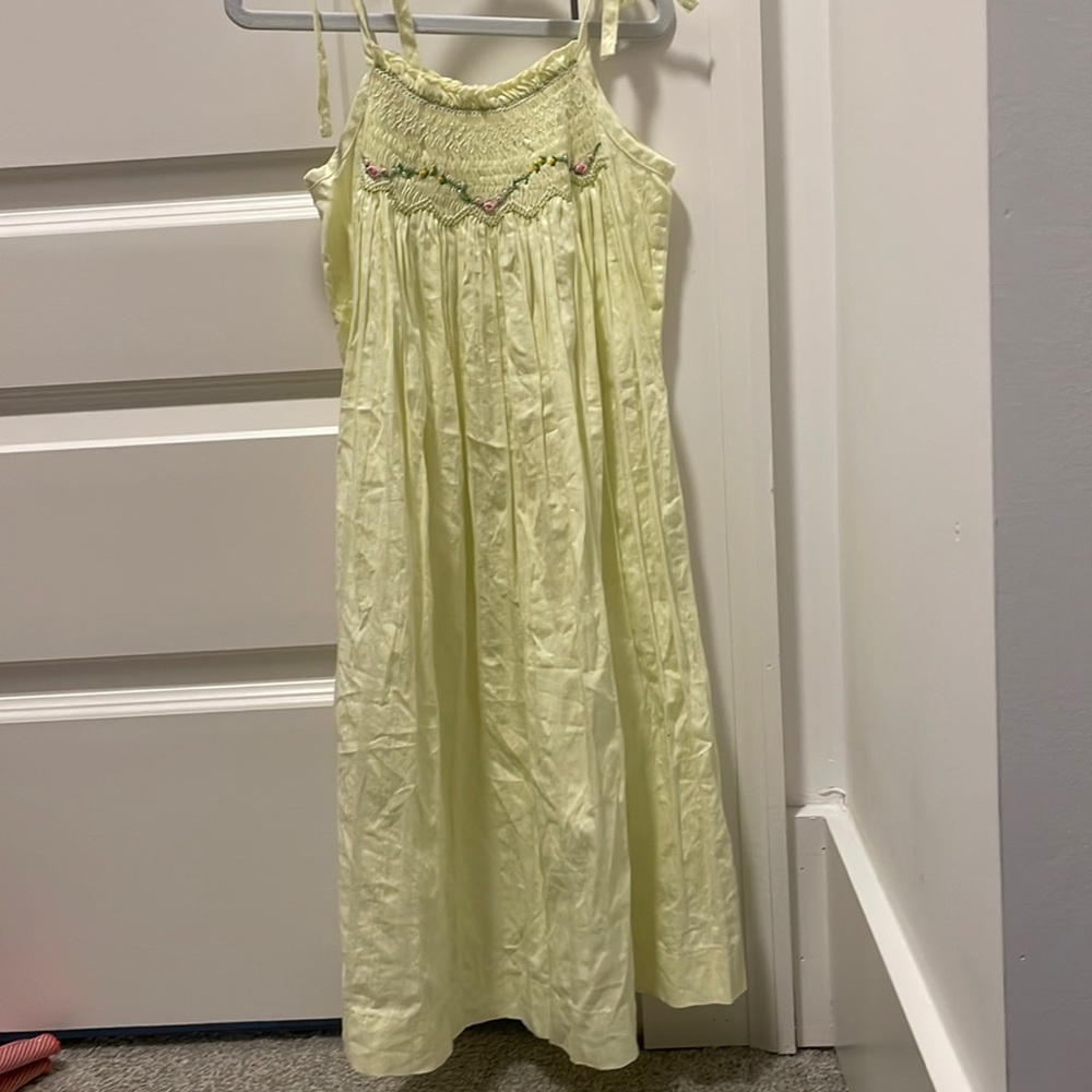 Girls tie smocked dress. Size 6
